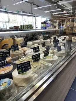 537-biocoop-pontarlier-o-doubs-bio-magasin-alimentation-fromage-coupe-service-traditionnel-local.webp